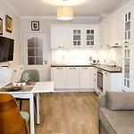 Stylish 1br Steps From Sea Garden I By Flat Mаnager Appartement Varna